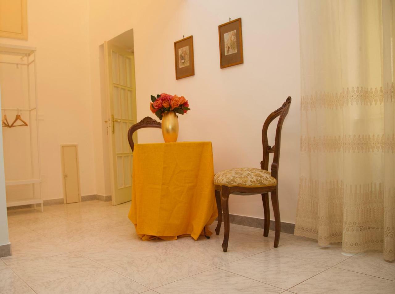 לינה וארוחת בוקר נאפולי La Terrazza Di Dante מראה חיצוני תמונה