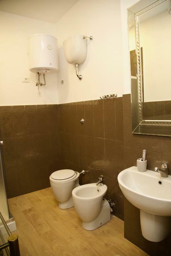 לינה וארוחת בוקר נאפולי La Terrazza Di Dante מראה חיצוני תמונה